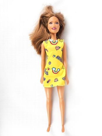 Poupée Barbie cheveux long marron robe jaune - Mattel 2015