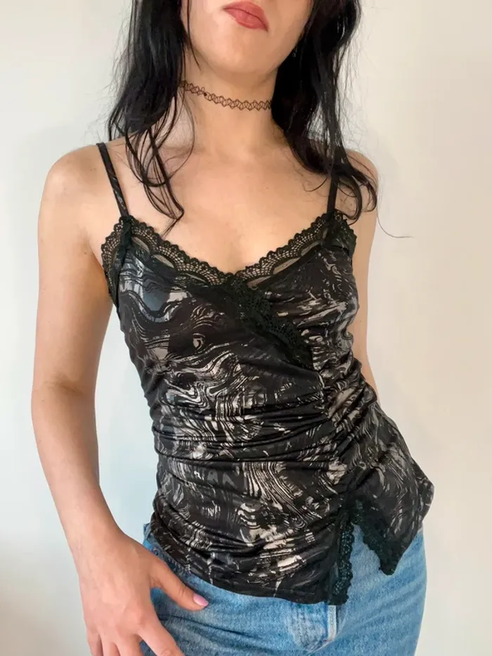 Top noir y2k à motifs et dentelle asymétrique taille S - photo numéro 2