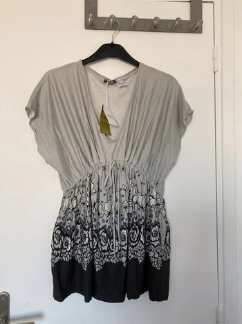 Haut gris et motifs 38/40