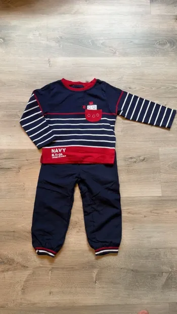 Ensemble t-shirt manches longues et pantalon