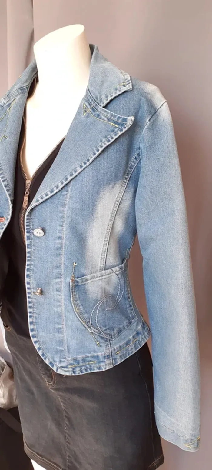 Jolie veste en jean délavée - photo numéro 4