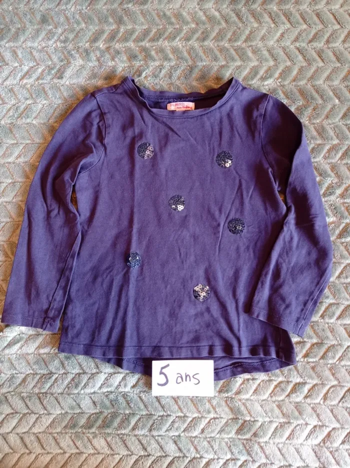 T-shirt bleu marine à sequins 5 ans