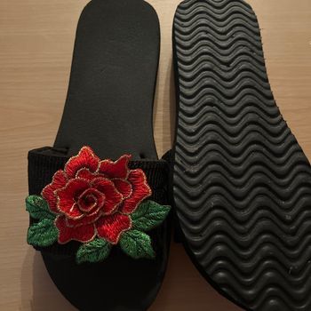 1 claquette rose relief