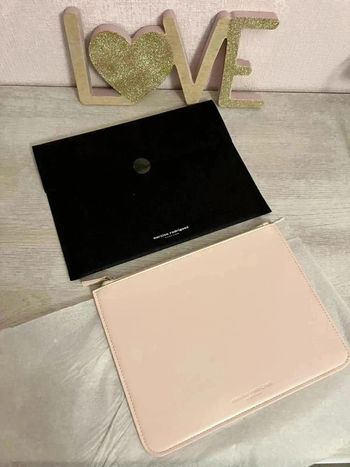 Magnifique pochette plate Narciso Rodriguez Parfums neuve 🌷