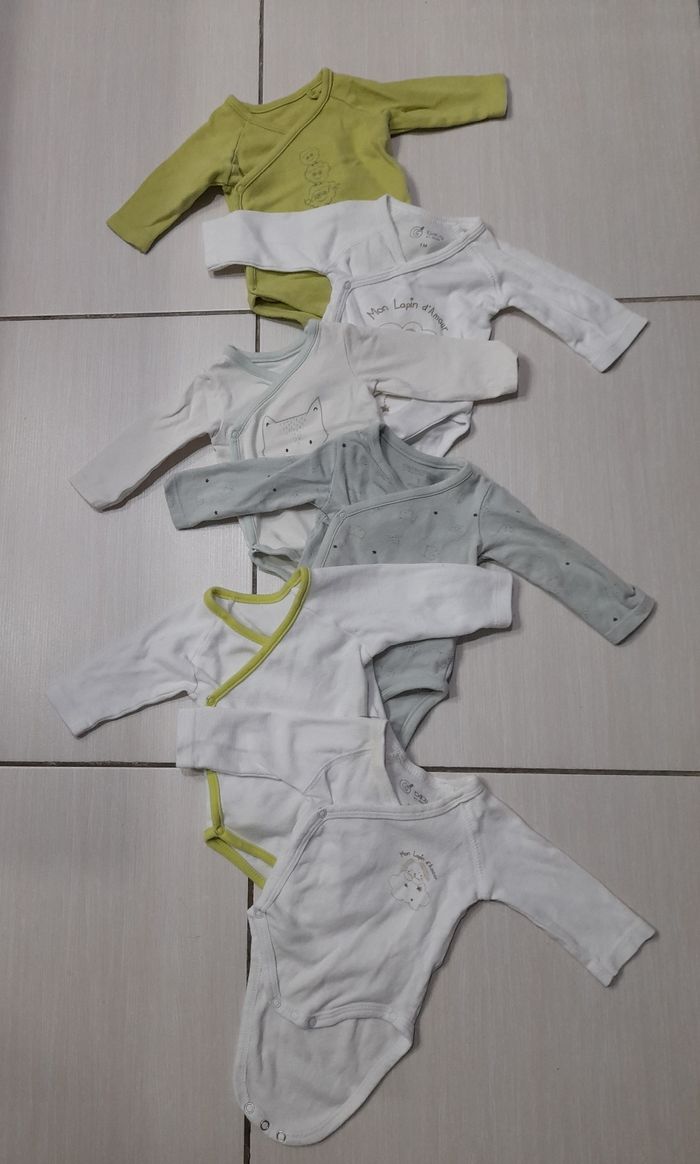 Lot de bodies 1 mois
Beaucoup utilisés mais peuvent encore servir