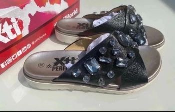 Superbes sandales mules avec pierres synthétique XTI perfect pointure 38 Neuves