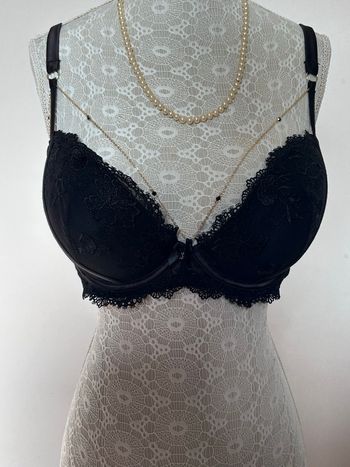 Soutien-gorge noir dentelle et bijoux 95D – Sensored (New Yorker)
