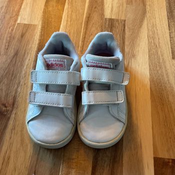 Adidas blanches roses