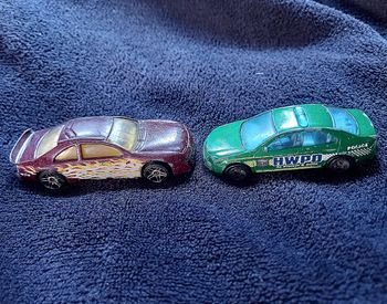 Lot de 2 voitures Miniatures : Hot Wheels
