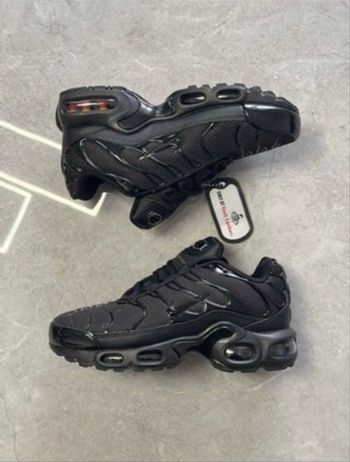 Nike TN noir enfant taille 34