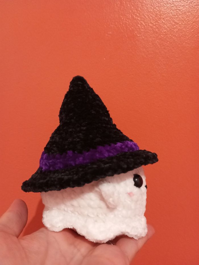 Halloween : petit fantôme sorcier au crochet - photo numéro 4