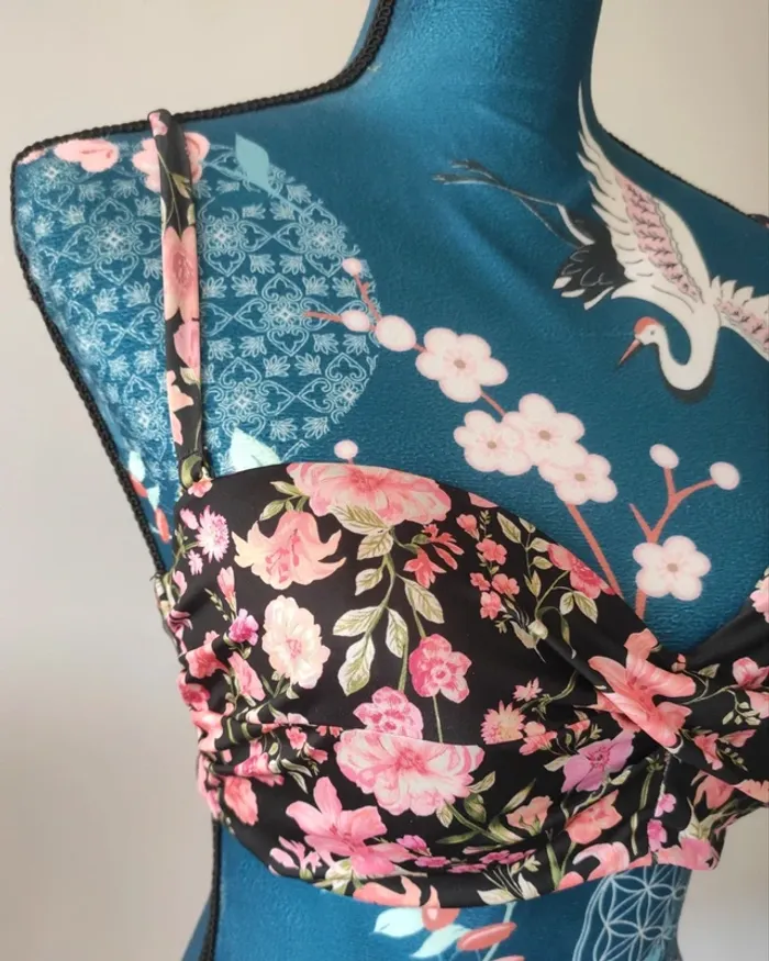 Maillot bustier fleuri H&M - Drop ça sent bon les vacances - photo numéro 7