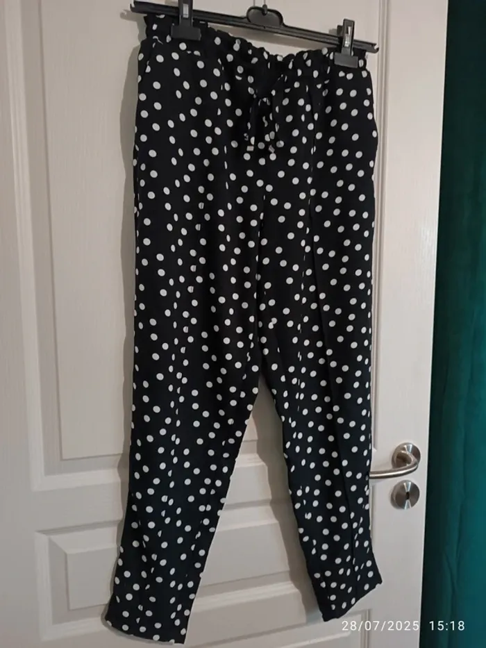 Pantalon fluide avec poches noir à pois blanc Kiabi