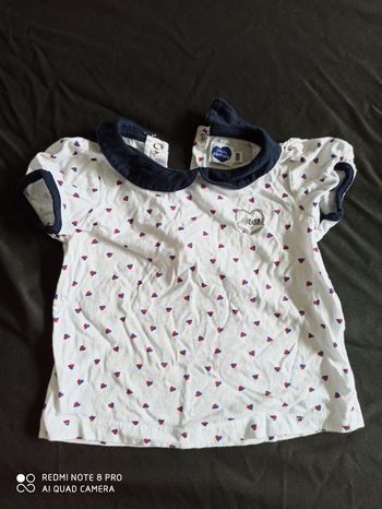 Tee-shirt blanc et petits coeurs