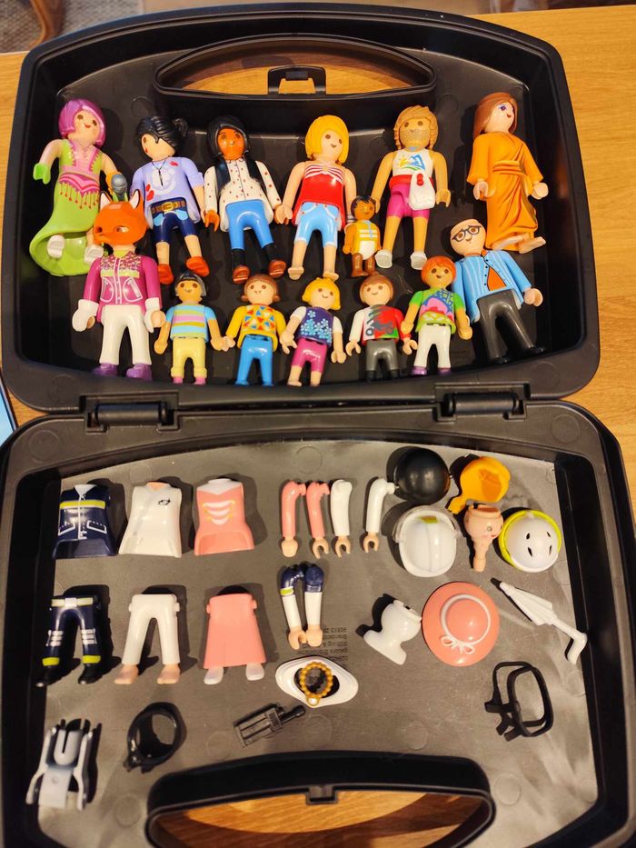 Lot figurines , accessoires et magasines Playmobil , très bon état - photo numéro 8