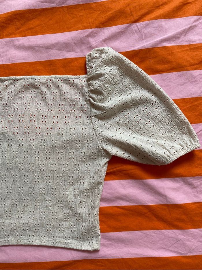 Top court romantique en broderie anglaise H&M taille M - photo numéro 8