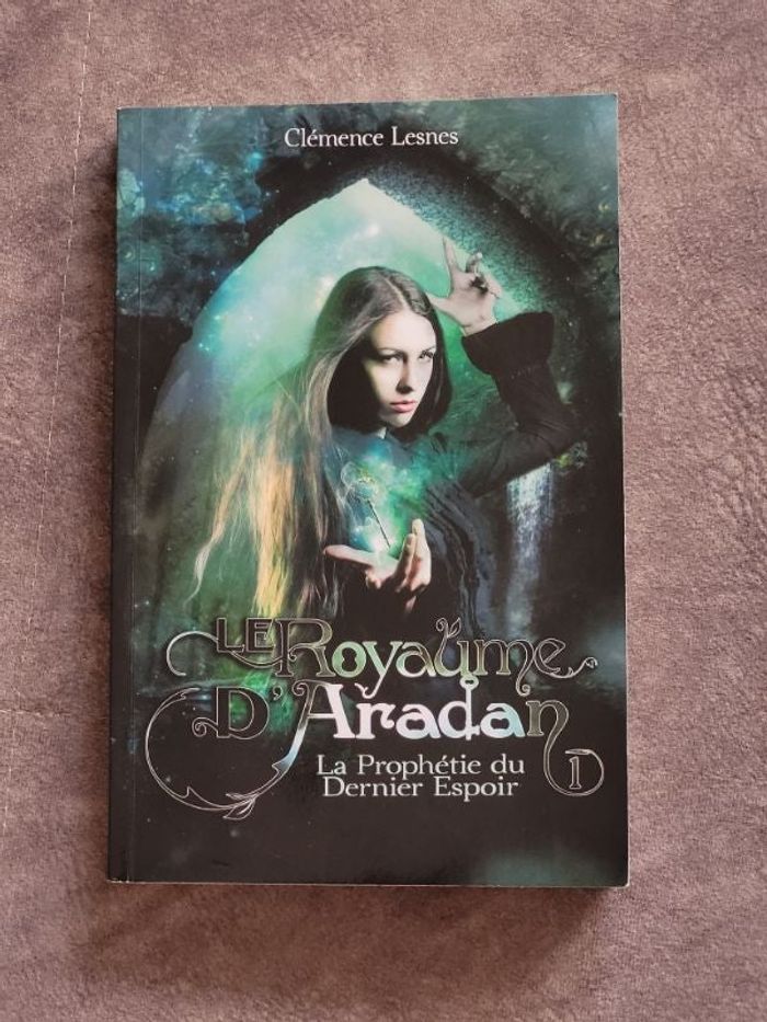 Le royaume d'Aradan Tome I - La Prophétie du Dernier Espoir Par Clémence Lesnes