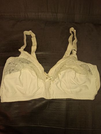 Soutien-gorge blanc avec dentelle fleurie - 100C