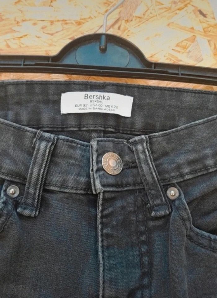 Jean Bershka taille 32💞 - photo numéro 4
