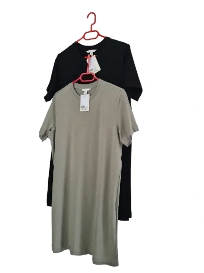 2 robes hm mama /nursing