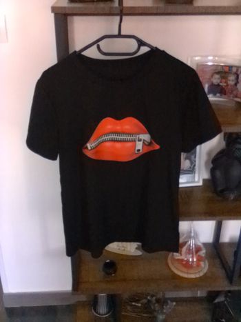T-shirt noir avec bouche taille 40