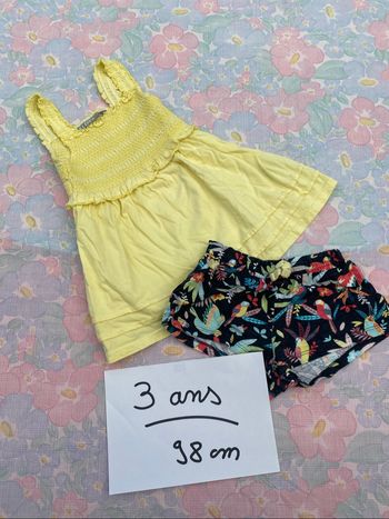 Très bel ensemble teeshirt t-shirt short débardeur 3 ans