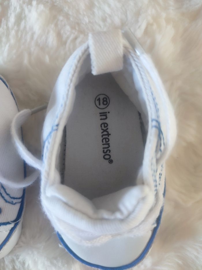 Basket blanche en tissu étoile bleu in extenso taille 18 - photo numéro 2