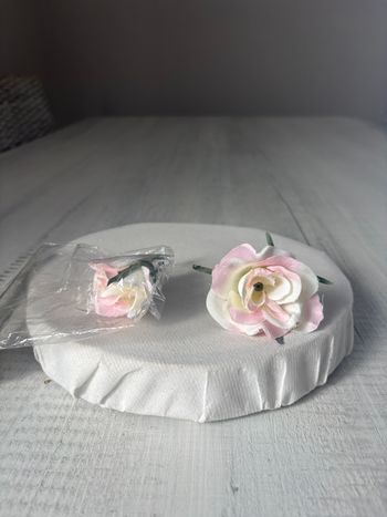 Broche fleurs roses rose et blanches 