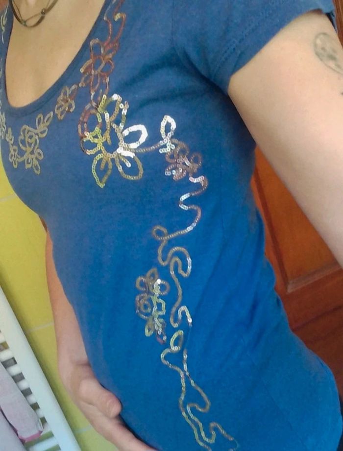 T-shirt femme Violet avec sequins - photo numéro 4