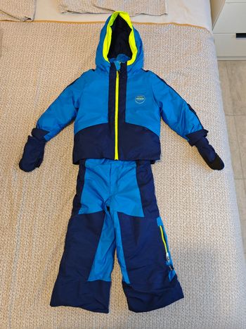 Combo de ski enfant chaud et imperméable 580 de marque Wedze (Decathlon)