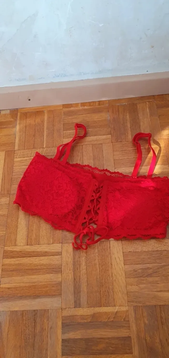 Brassiere rembourré ficelle au centre devant bretelle réglable