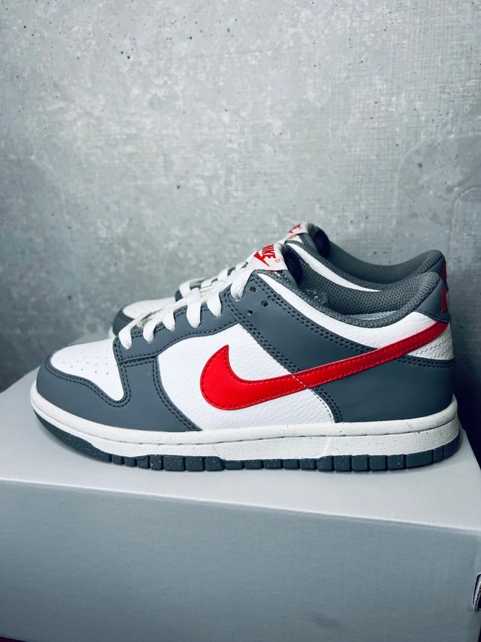 Nike Dunk Low gris / blanc / rouge – Taille 36,5 – État quasi neutre - photo numéro 3