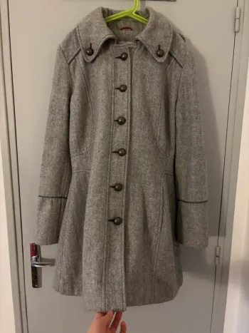 Manteau en laine gris boutonné