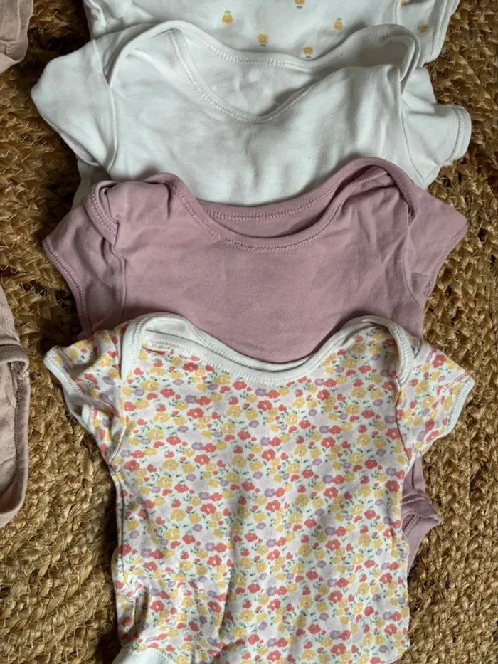 Lot de 7 bodys Mc Primark H&M 12 mois parfait état - photo numéro 4