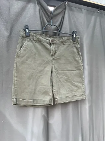 Short kaki