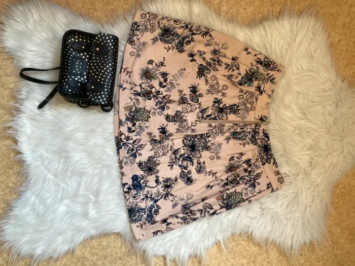jupe Stradivarius – Look Bohème motifs fleuris rose pale et marine taille 36/S - photo numéro 4
