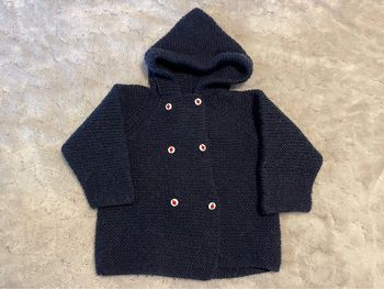 Gilet à capuche tricoté mains - 3 ans
