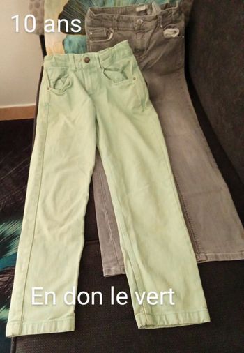 1 jean ajustables 10 ans fille Creeks , l'autre en don