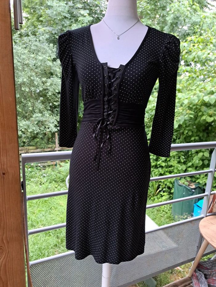 Robe à pois cintrée élégante 💮 - photo numéro 2