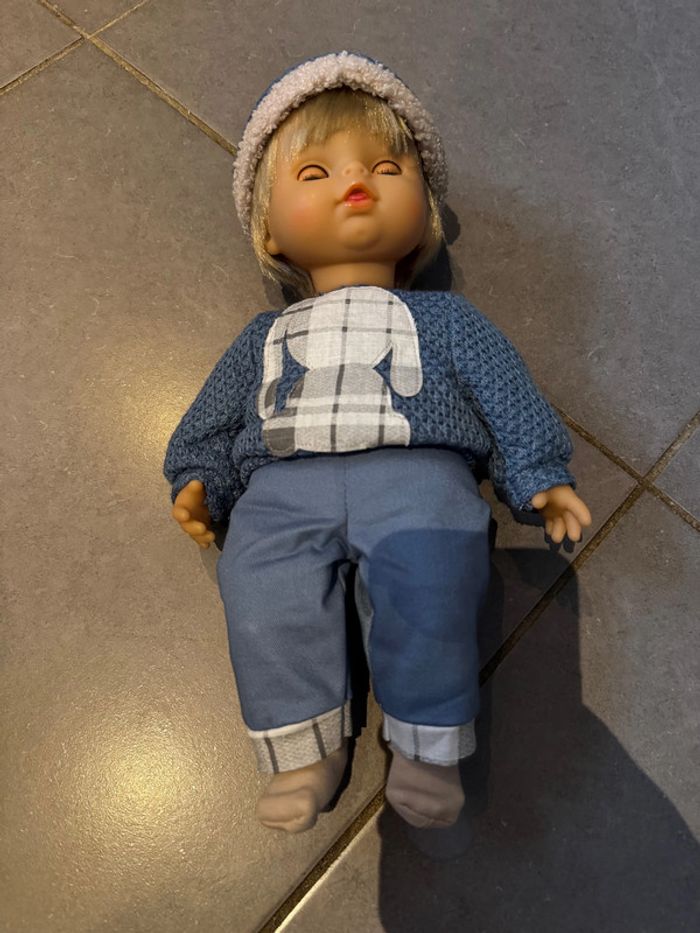Poupon avec bonnet et lapin sur son pull - Cicciobello - Elegance - Bleu & blanc - 30 cm * 20 cm - photo numéro 2