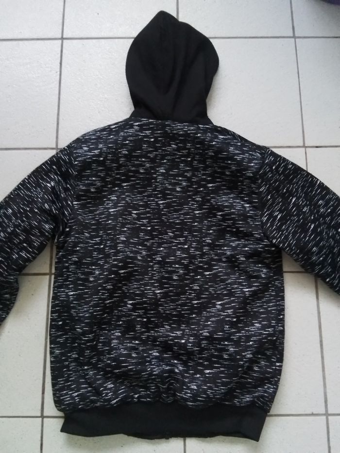 Veste réversible à capuche. 12ans - photo numéro 2