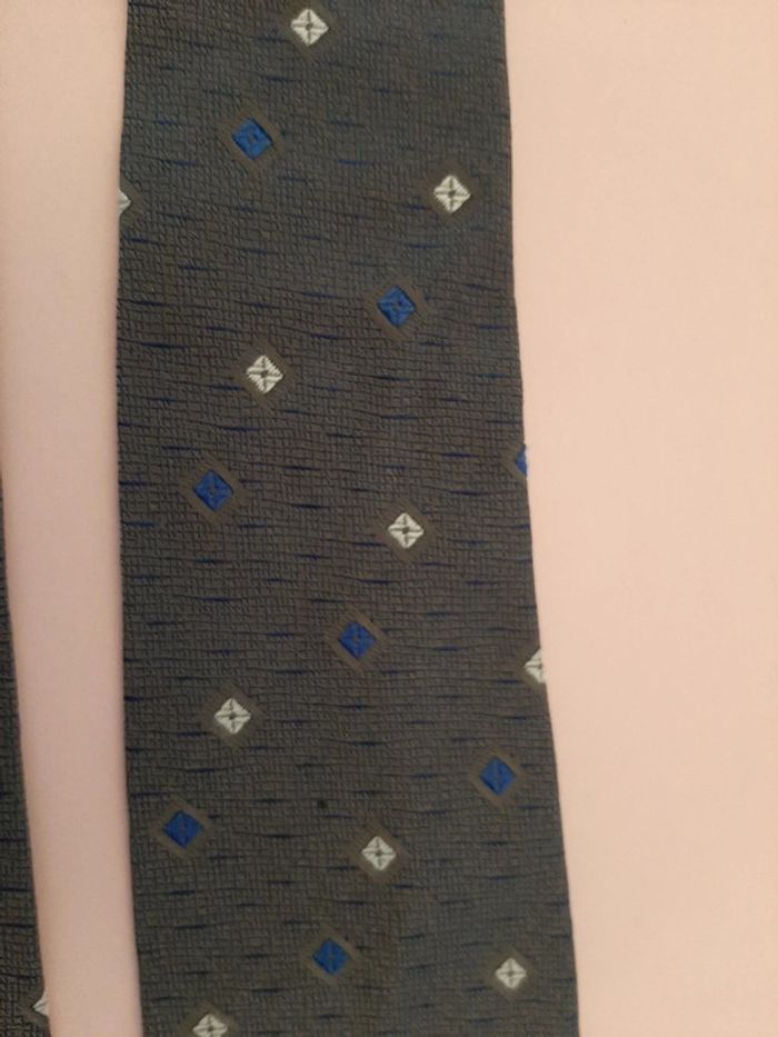 Cravate grise petits carrés bleu et blanc - photo numéro 3