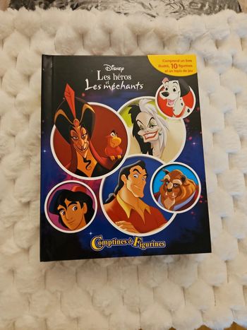 Livre illustré et 10 figurines