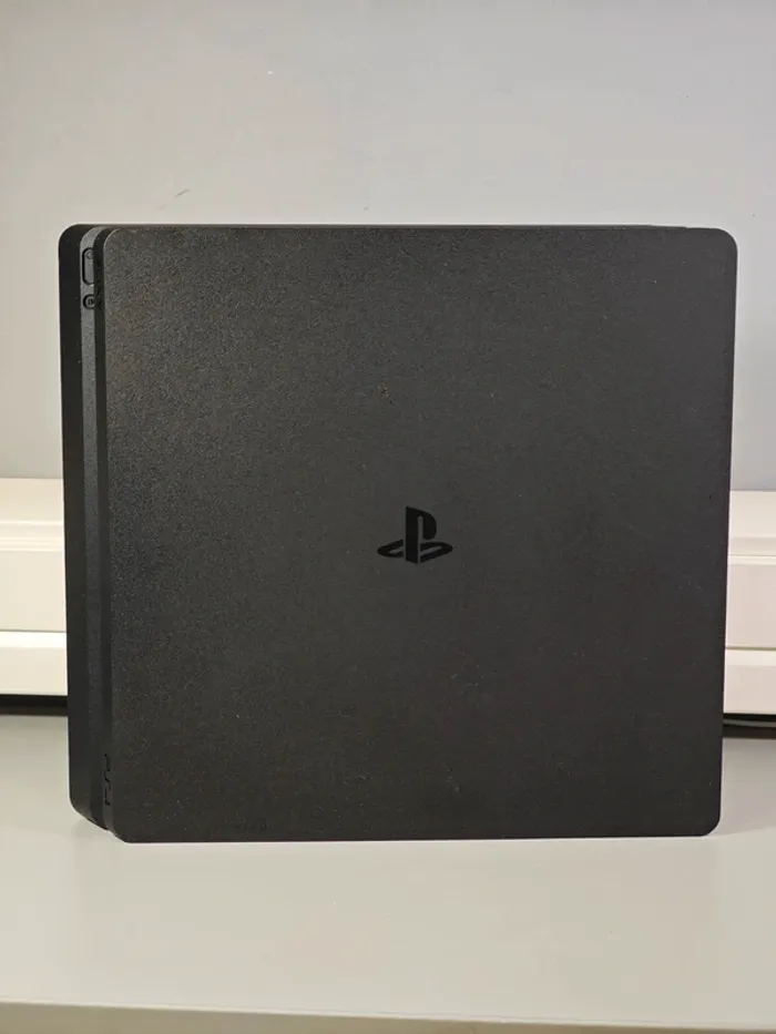 Console PS4 Slim Pack FIFA 18 / 500Go/ Manette/ Jeu/ Boîte/ OS 12.52/ Gar 1an - photo numéro 2