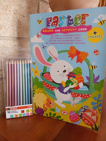 Kit activité: Livre-jeux thème Pâques + 10 crayons couleur