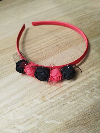 Serre tête fleurs rouges et noires