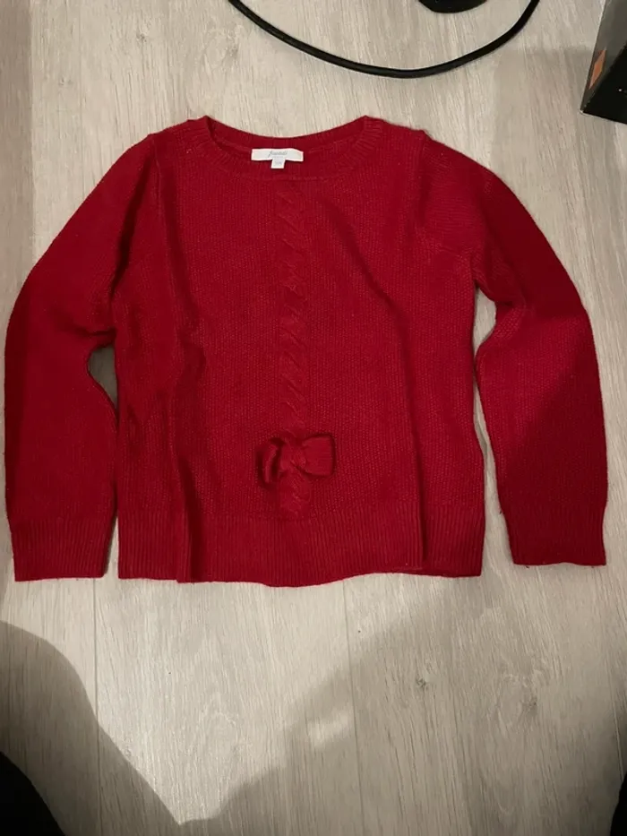 Pull rouge avec  noeud Jacadi