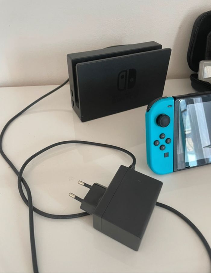 Nintendo switch + 2 jeux de vidéos de switch - photo numéro 6