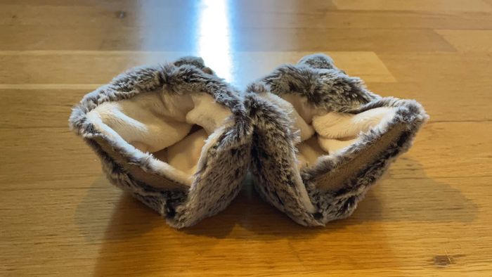 Chaussons souples bébé marmottes à scratch beige et crème - photo numéro 3