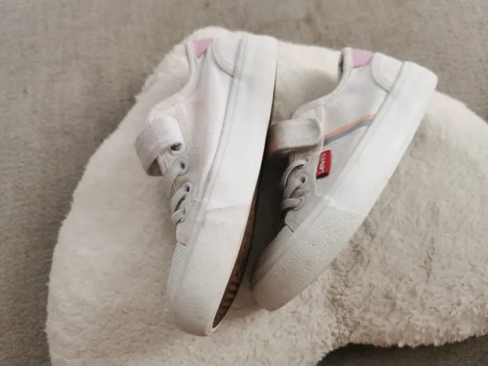 Chaussures baskets tennis toile Levi's taille 28 - photo numéro 3